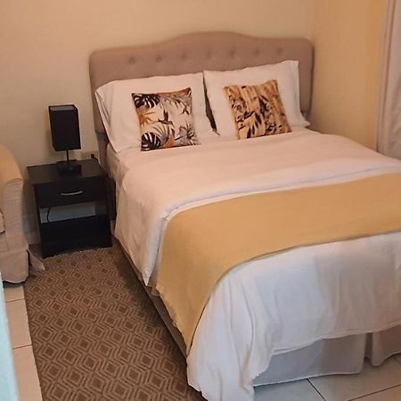Hastings Towers 4D - Studio Apt Opp Beach Бриджтаун Экстерьер фото