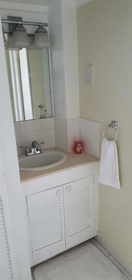 Hastings Towers 4D - Studio Apt Opp Beach Бриджтаун Экстерьер фото