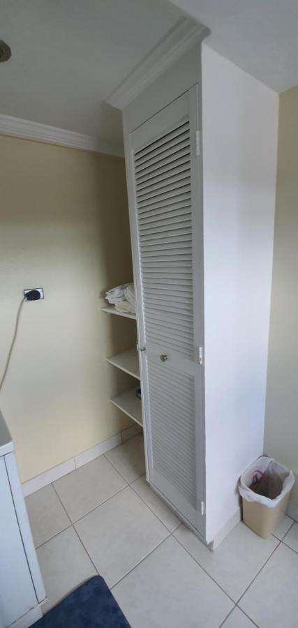 Hastings Towers 4D - Studio Apt Opp Beach Бриджтаун Экстерьер фото