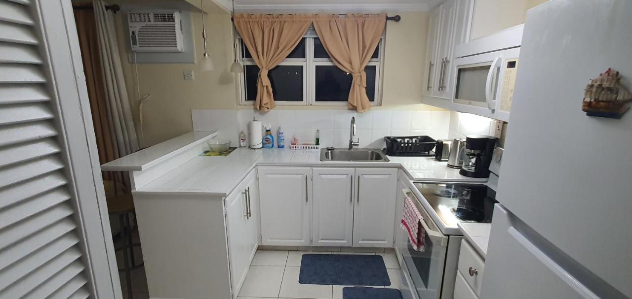 Hastings Towers 4D - Studio Apt Opp Beach Бриджтаун Экстерьер фото